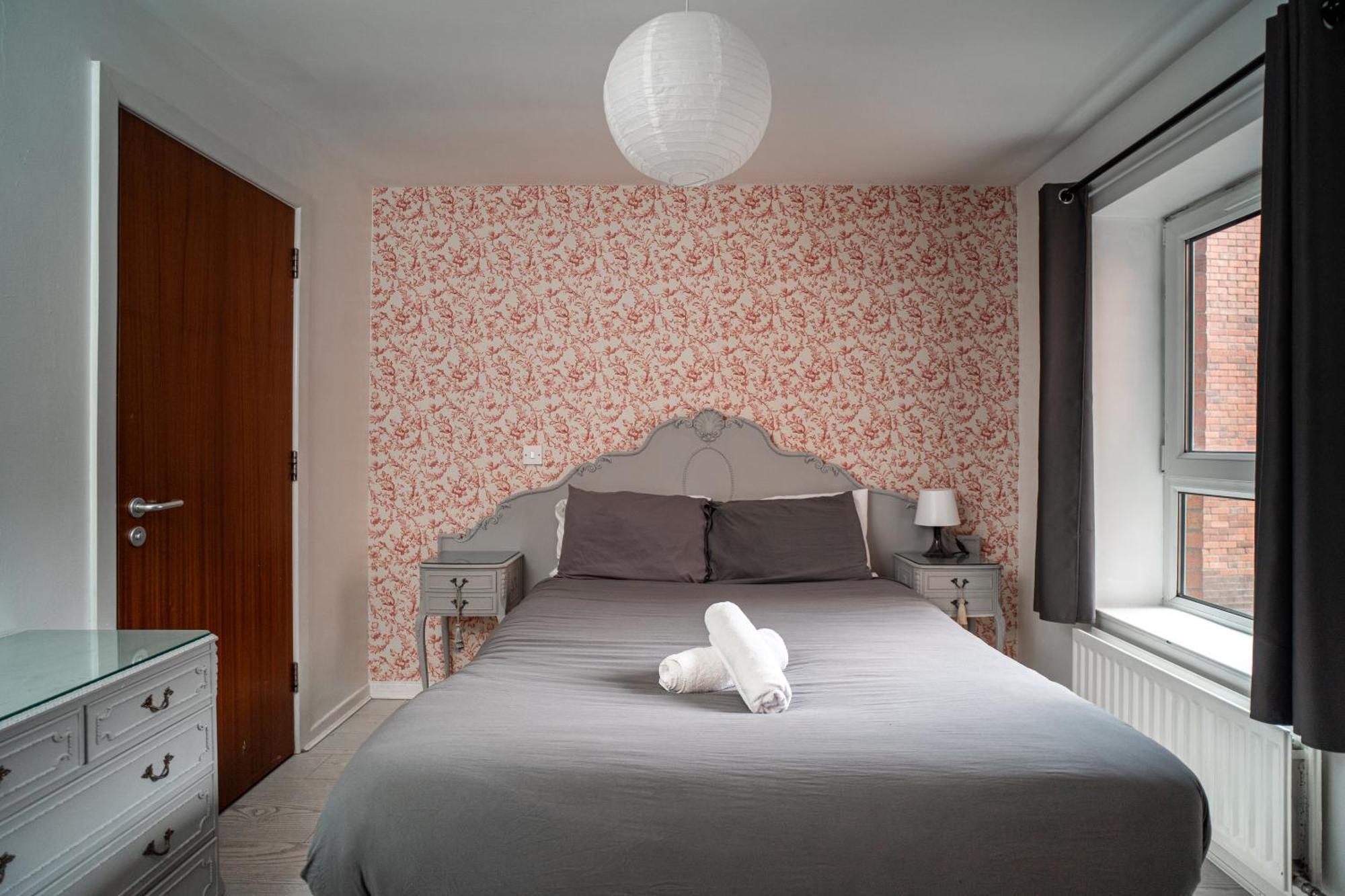 3 Bedroom Central Apartment In Belfast City Centre Exterior foto